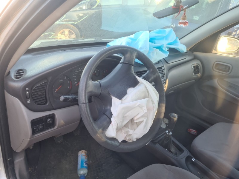 nissan almera ii hatchback (n16) del año 2001