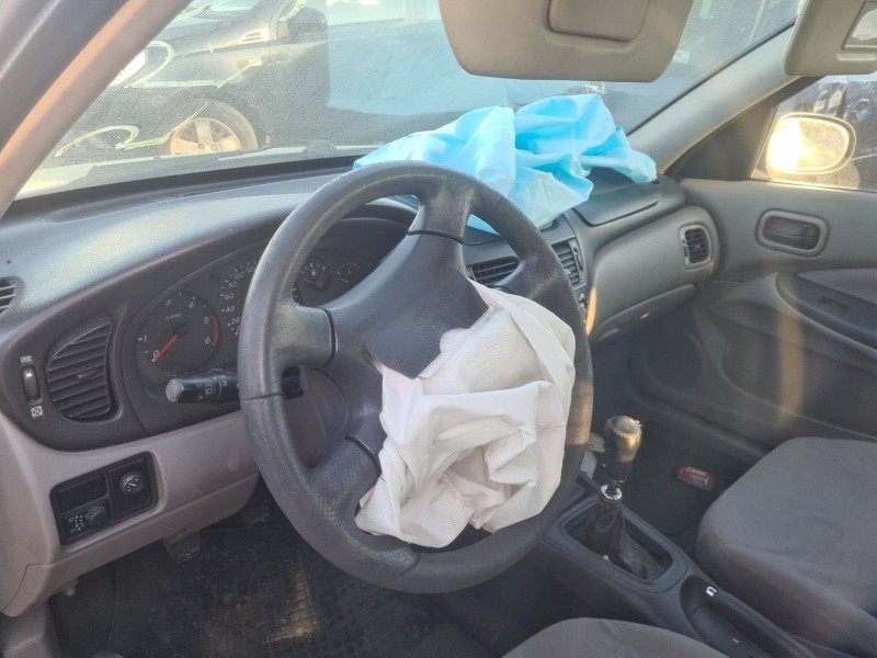 nissan almera ii hatchback (n16) del año 2001