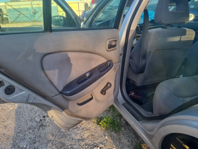 nissan almera ii hatchback (n16) del año 2001