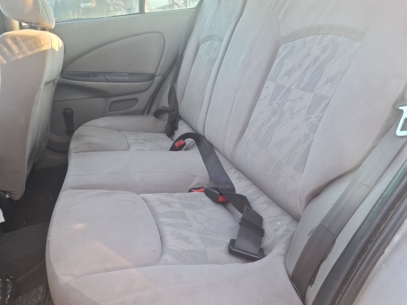 nissan almera ii hatchback (n16) del año 2001