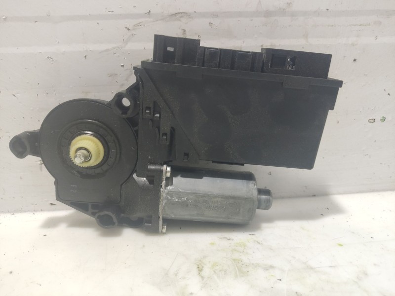 Recambio de motor elevalunas delantero derecho para audi a4 b7 (8ec) 2.5 tdi referencia OEM IAM 8E1959802B 8E2959802B 5WK470066F