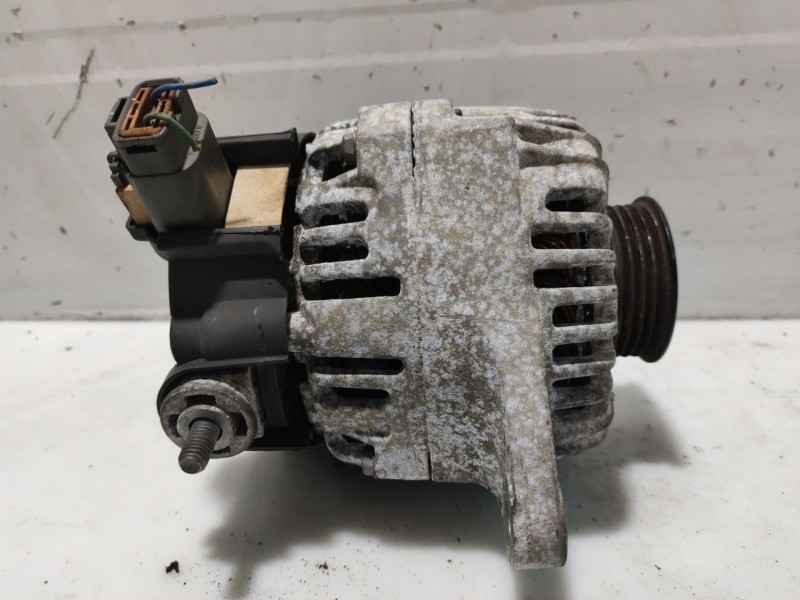 Recambio de alternador para nissan micra (k12e) referencia OEM IAM 23100AX600  