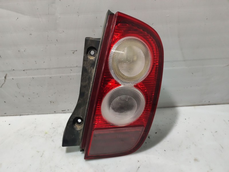 Recambio de piloto trasero derecho para nissan micra (k12e) referencia OEM IAM 26550AX720  