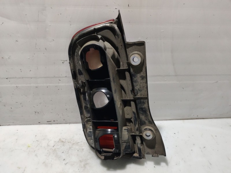 Recambio de piloto trasero derecho para nissan micra (k12e) referencia OEM IAM 26550AX720  