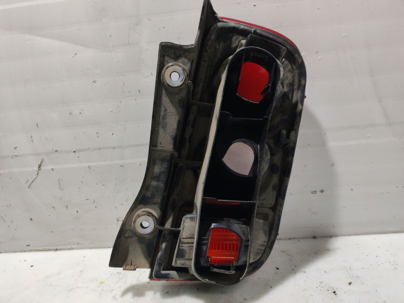 Recambio de piloto trasero izquierdo para nissan micra (k12e) referencia OEM IAM 26555AX720  