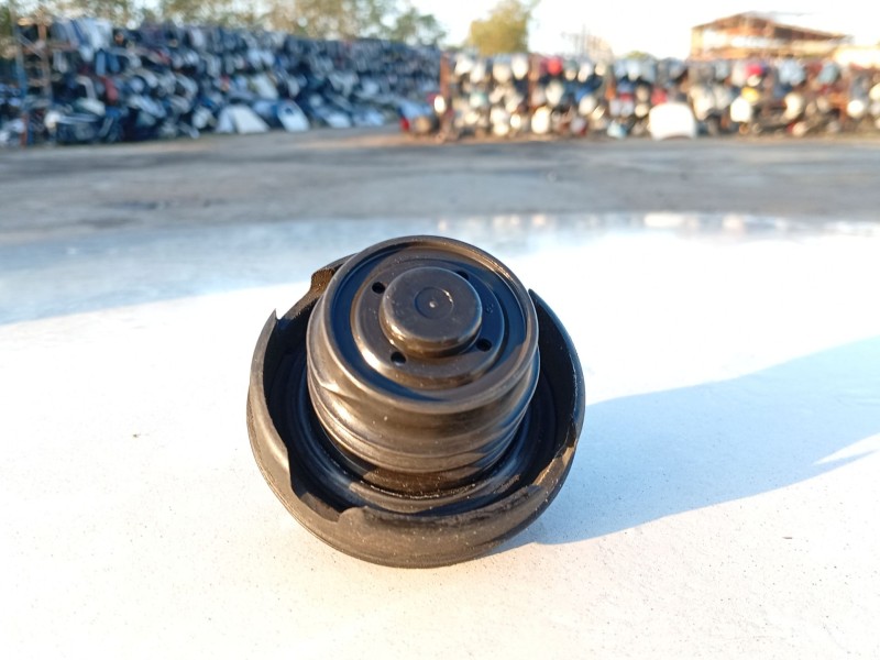 Recambio de tapon combustible para seat ibiza ii (6k1) 1.9 sdi referencia OEM IAM 1J0201550BF9B9  