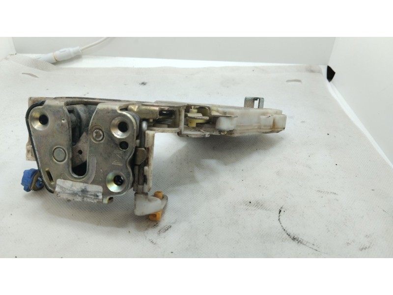 Recambio de cerradura maletero / porton para nissan terrano (wd21) referencia OEM IAM 805030F415 805030F415 8055391L66