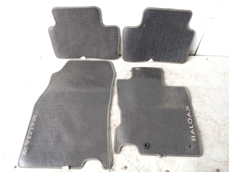 Recambio de alfombrilla para renault kadjar (ha_, hl_) 1.6 dci 130 referencia OEM IAM 8201569389  