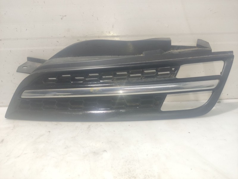 Recambio de rejilla delantera para nissan micra (k12e) 1.4 cat referencia OEM IAM  62330BC400 