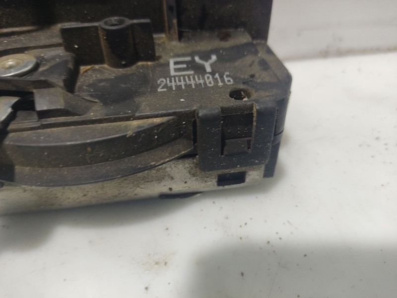 Recambio de cerradura puerta delantera derecha para opel zafira a referencia OEM IAM 133140  