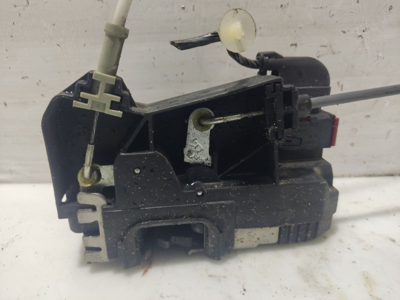 Recambio de cerradura puerta delantera derecha para opel zafira a referencia OEM IAM 133140  