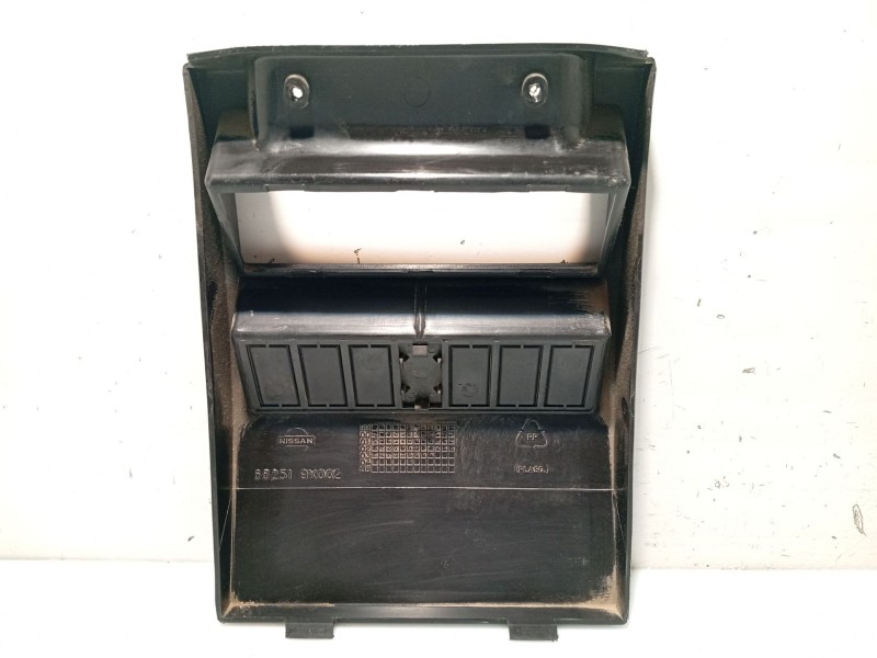 Recambio de moldura para nissan atleon referencia OEM IAM 682519X002  