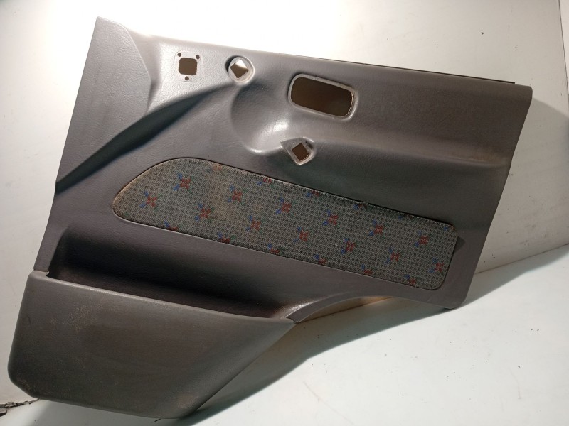 Recambio de guarnecido puerta delantera derecha para nissan atleon referencia OEM IAM BD30  