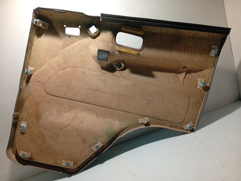 Recambio de guarnecido puerta delantera izquierda para nissan atleon referencia OEM IAM BD30  