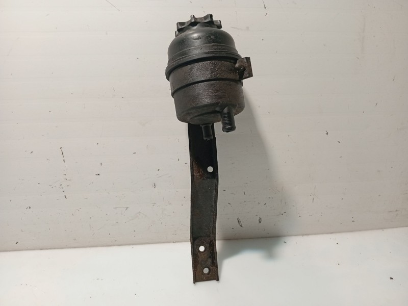 Recambio de deposito liquido direccion para nissan atleon referencia OEM IAM BD30  