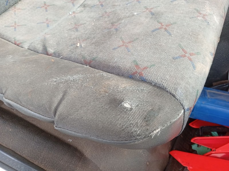 Recambio de asiento delantero derecho para nissan atleon referencia OEM IAM BD30  