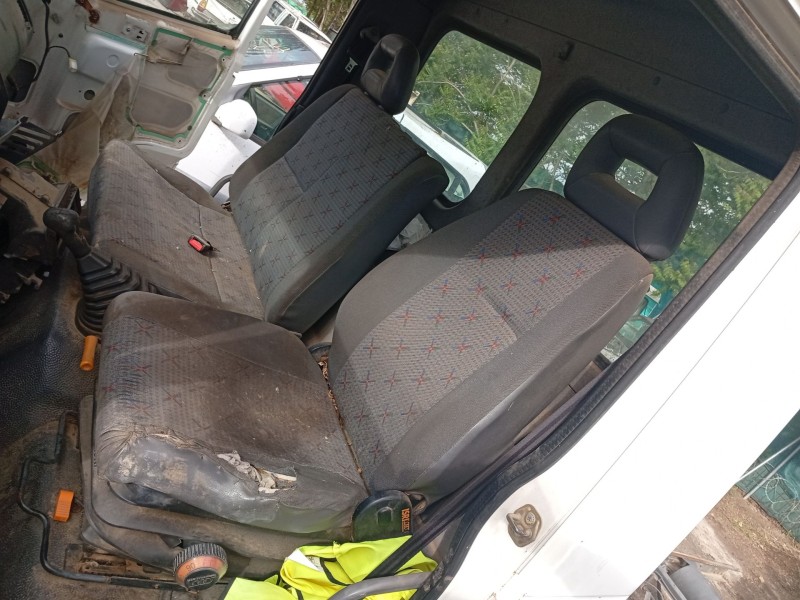 Recambio de asiento delantero izquierdo para nissan atleon referencia OEM IAM BD30  