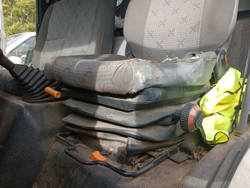 Recambio de asiento delantero izquierdo para nissan atleon referencia OEM IAM BD30  