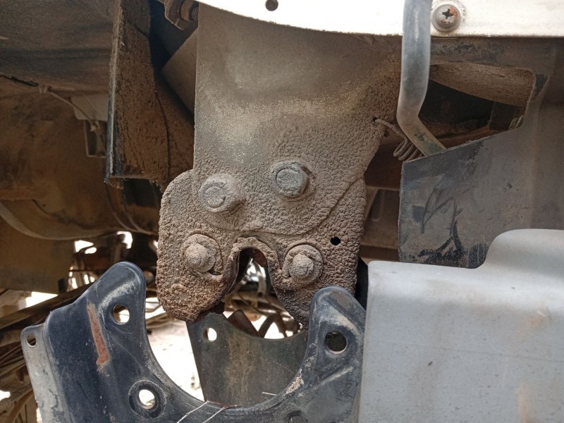 Recambio de cerradura puerta delantera derecha para nissan atleon referencia OEM IAM BD30  