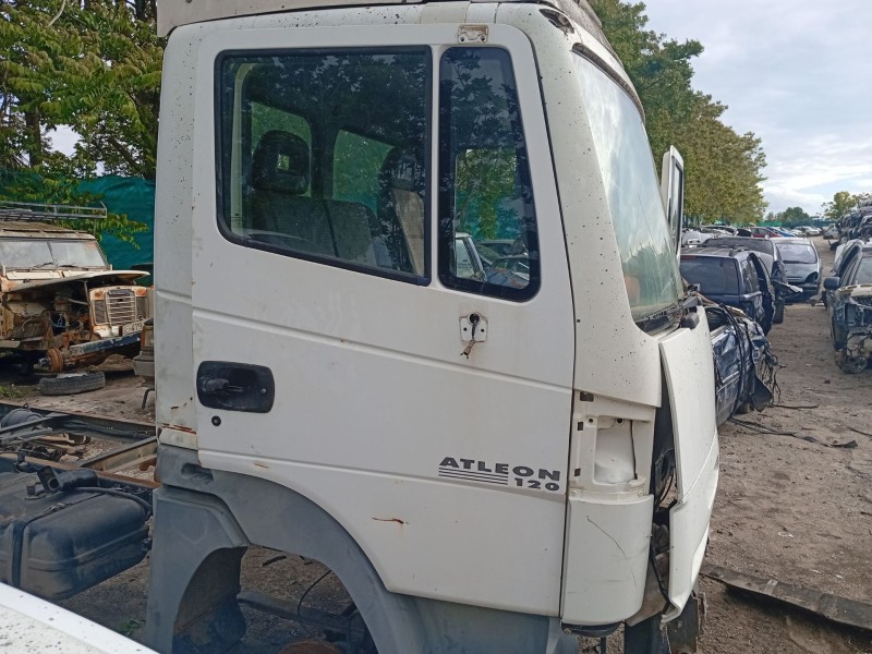 Recambio de puerta delantera derecha para nissan atleon referencia OEM IAM BD30  