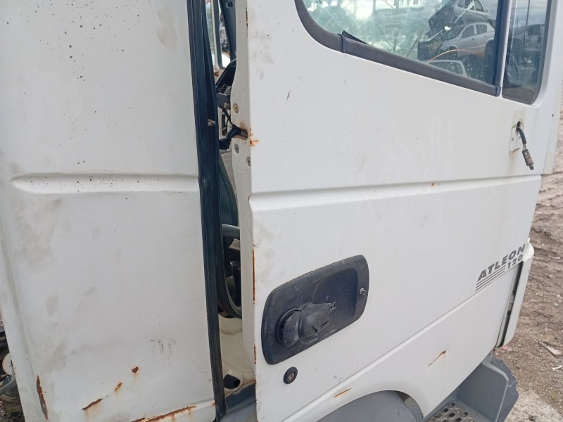 Recambio de puerta delantera derecha para nissan atleon referencia OEM IAM BD30  