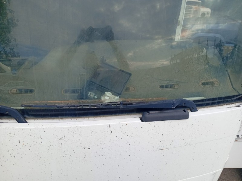 Recambio de brazo limpia delantero izquierdo para nissan atleon referencia OEM IAM BD30  