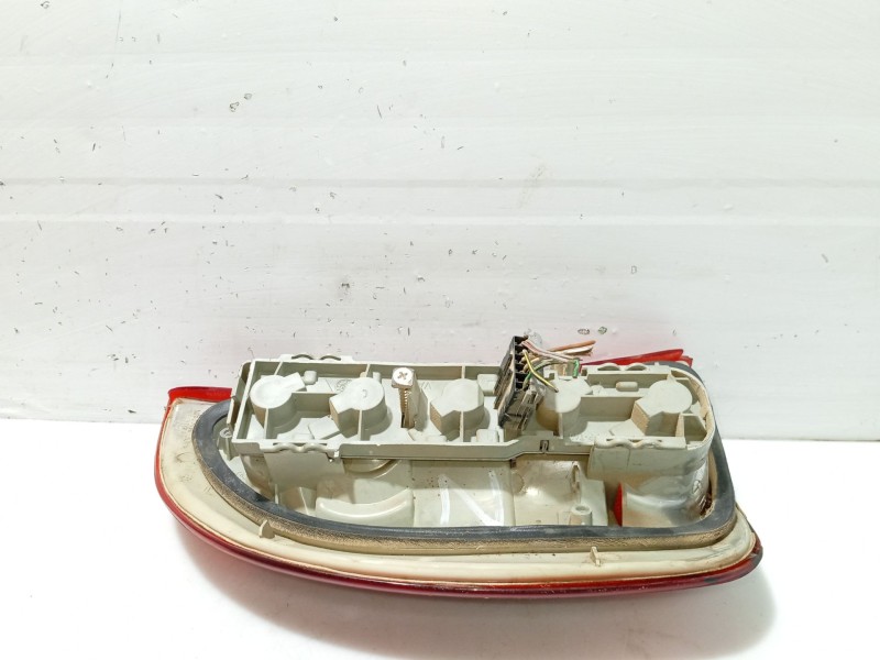 Recambio de piloto trasero derecho para opel corsa b (s93) 1.7 d (f08, f68, m68) referencia OEM IAM 90444811  