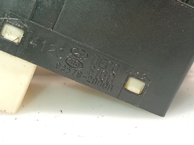 Recambio de mando elevalunas delantero derecho para kia carnival ii (gq) 2.9 crdi referencia OEM IAM 935782D000  