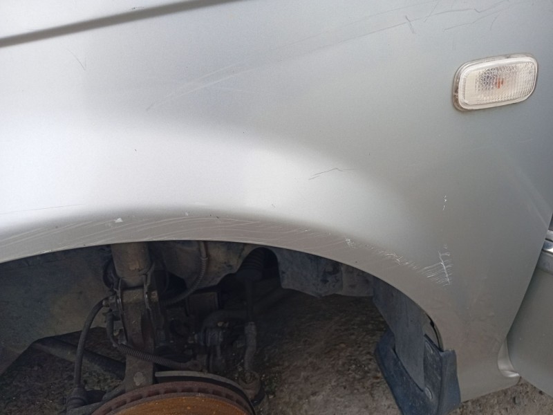 Recambio de aleta delantera izquierda para kia carnival ii (gq) 2.9 crdi referencia OEM IAM 0K52Y52211  