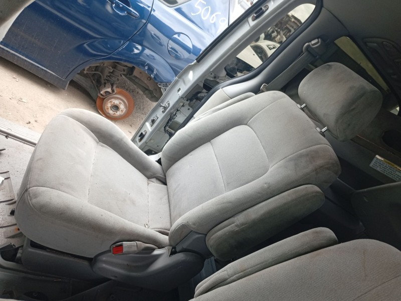 Recambio de asientos trasero derecho para kia carnival ii (gq) 2.9 crdi referencia OEM IAM 6059ATD  