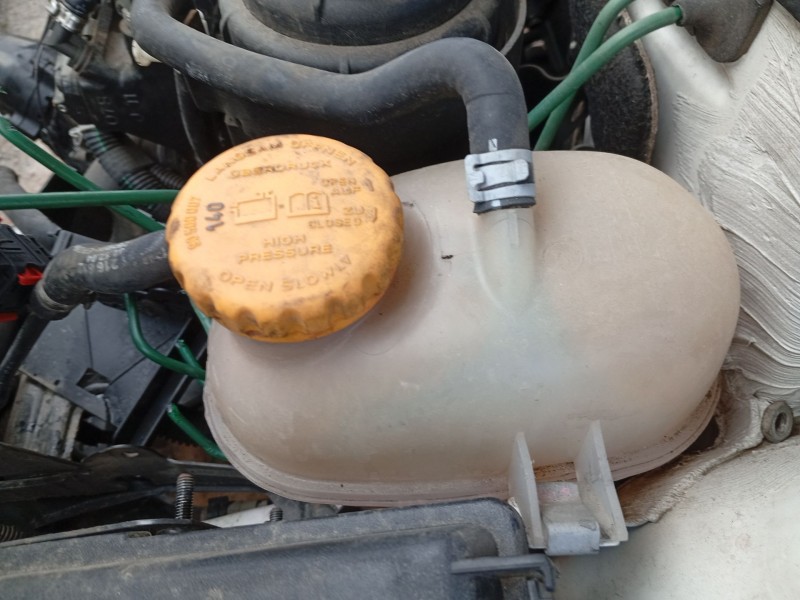 Recambio de deposito expansion para opel combo furgoneta/monovolumen 1.3 cdti 16v referencia OEM IAM 1682640980  