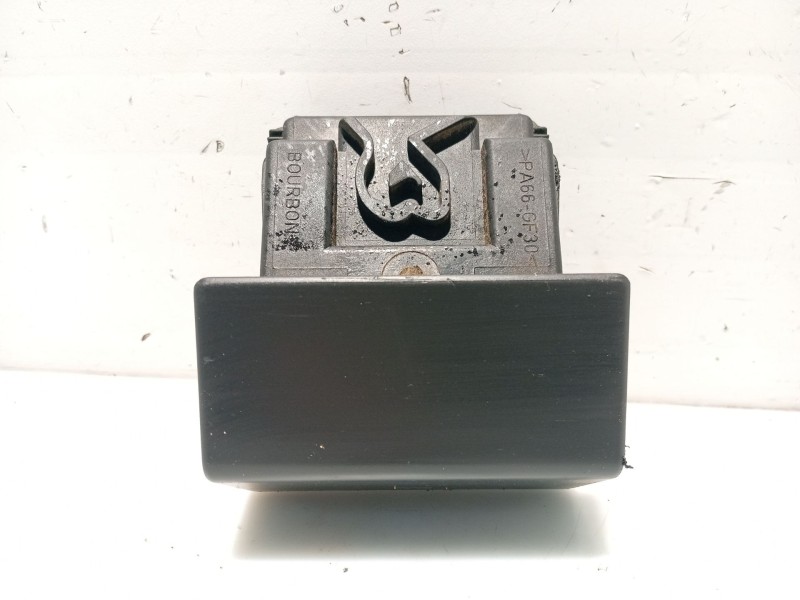 Recambio de moldura para land rover discovery ii (l318) 2.5 td5 4x4 referencia OEM IAM FHQ100010LNF  