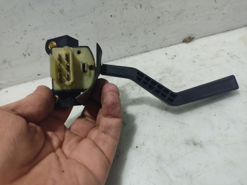 Recambio de mando limpia para volvo serie 940 berlina/familiar 2.3 cat referencia OEM IAM 1363015  