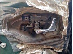 Recambio de maneta interior delantera izquierda para land rover discovery ii (l318) 2.5 td5 4x4 referencia OEM IAM FVC102210  