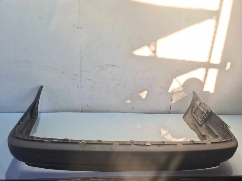 Recambio de paragolpes trasero para volvo serie 940 berlina/familiar 2.3 cat referencia OEM IAM 1358600  