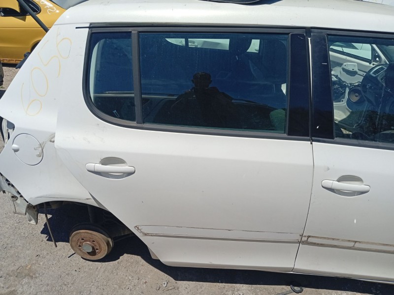 Recambio de puerta trasera derecha para skoda fabia ii (542) 1.2 referencia OEM IAM 5J6833056  