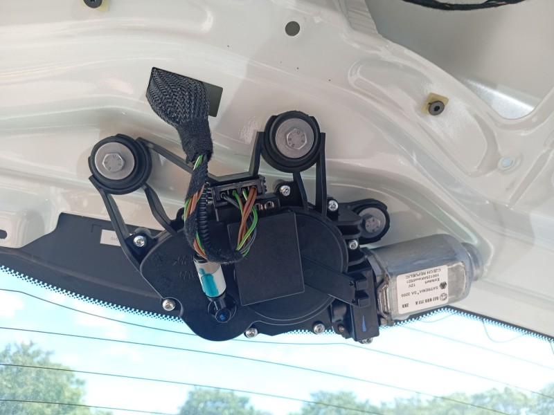 Recambio de motor limpia trasero para skoda fabia ii (542) 1.2 referencia OEM IAM 5J7955711A  