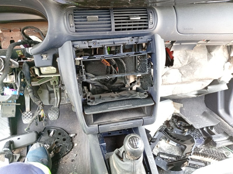 Recambio de consola central para audi a3 (8l1) 1.9 tdi referencia OEM IAM 8L0863243J5FS  