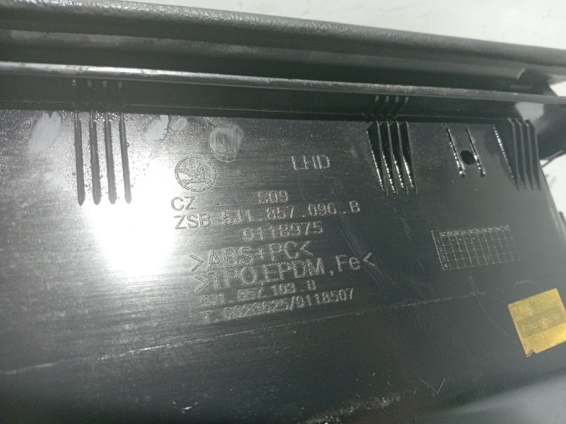 Recambio de guantera para skoda fabia ii (542) 1.2 referencia OEM IAM 5J1857096B  