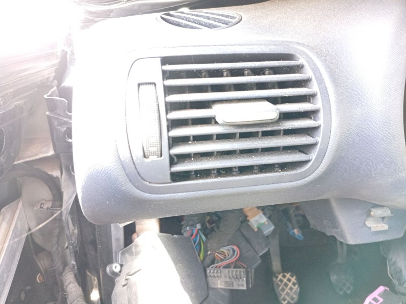 Recambio de aireador lateral izquierdo para audi a3 (8l1) 1.9 tdi referencia OEM IAM   