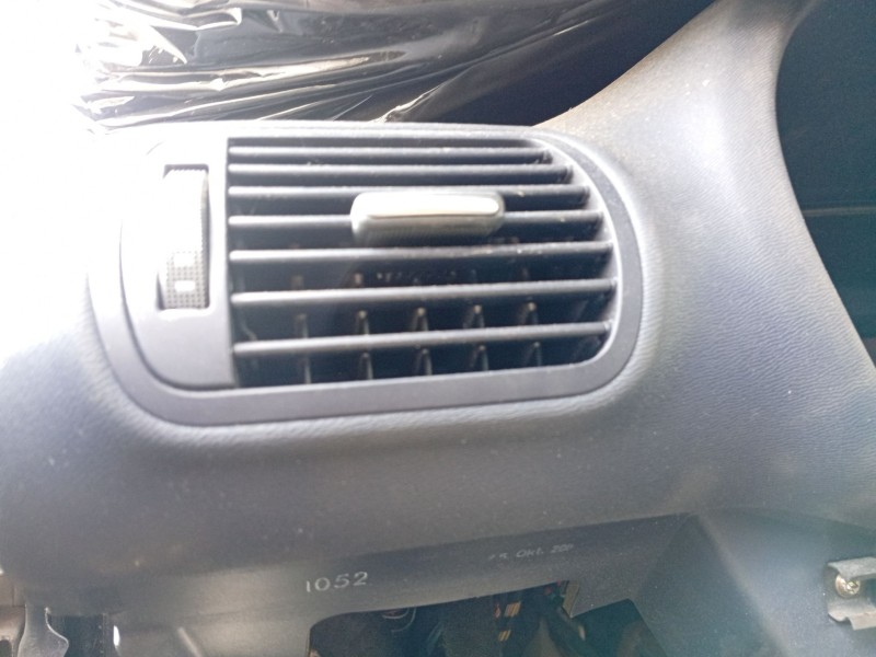 Recambio de aireador lateral izquierdo para audi a3 (8l1) 1.9 tdi referencia OEM IAM   