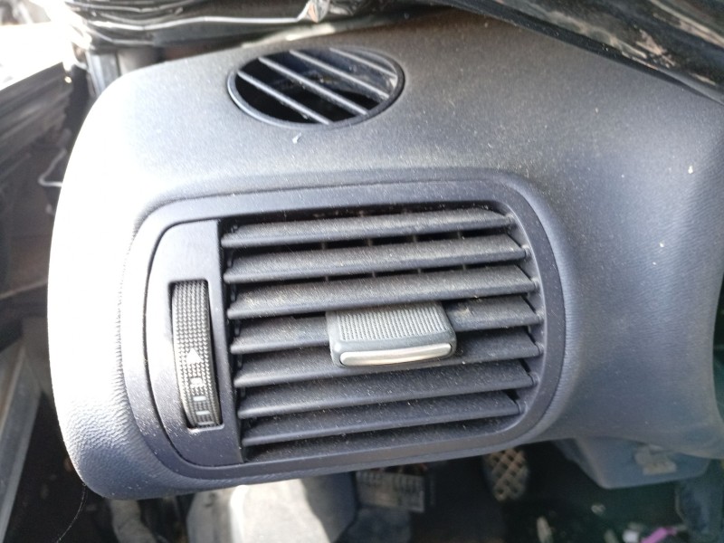 Recambio de aireador lateral izquierdo para audi a3 (8l1) 1.9 tdi referencia OEM IAM   