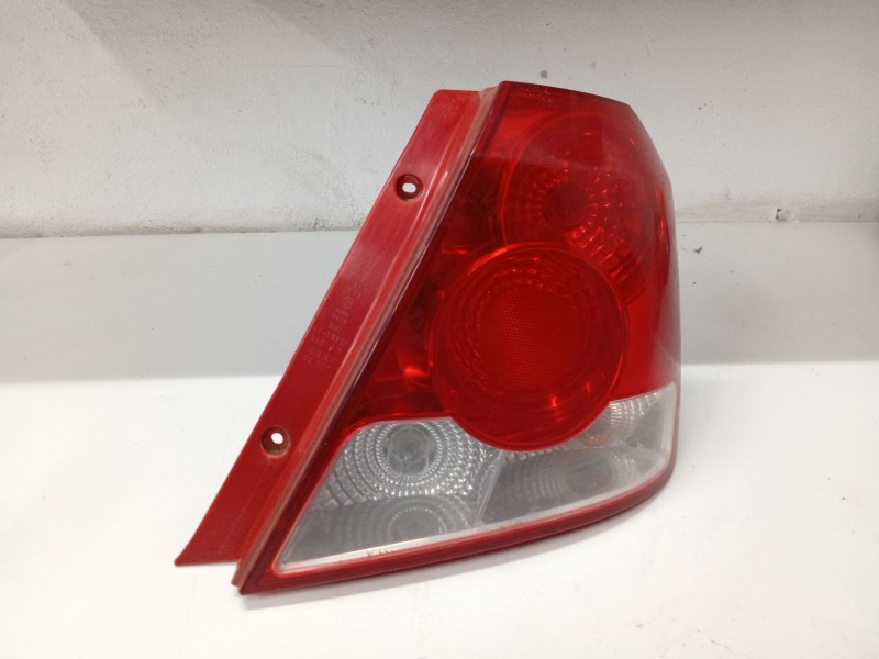 Recambio de piloto trasero derecho para daewoo kalos (klas) 1.4 referencia OEM IAM 96540269  