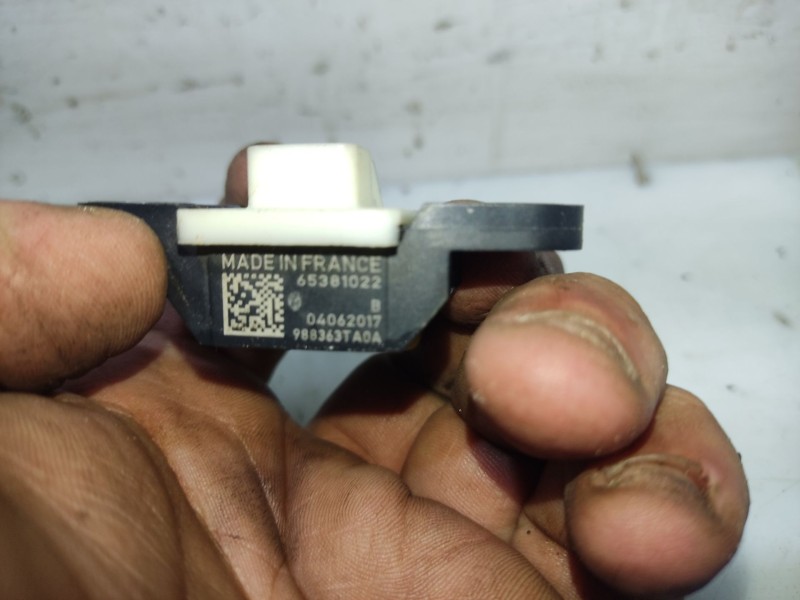 Recambio de sensor para mazda 3 berlina (bk) referencia OEM IAM BP4K57KC0 988363TA0A 65381022