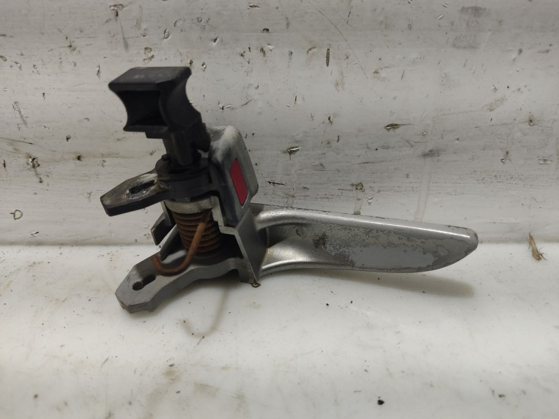 Recambio de maneta interior delantera derecha para mazda 3 berlina (bk) referencia OEM IAM D35058330E02  