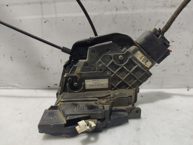 Recambio de cerradura puerta trasera derecha para mazda 3 berlina (bk) referencia OEM IAM BP4K72310F  