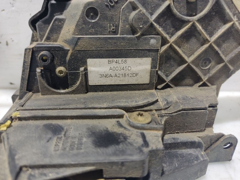 Recambio de cerradura puerta trasera derecha para mazda 3 berlina (bk) referencia OEM IAM BP4K72310F  