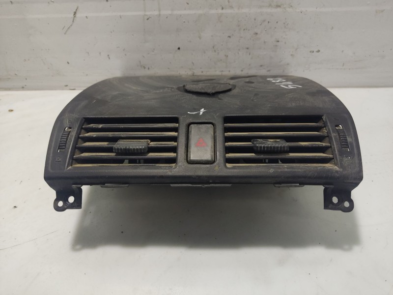 Recambio de moldura para mazda 3 berlina (bk) referencia OEM IAM   