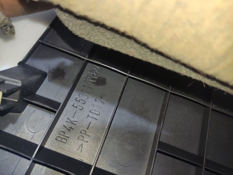 Recambio de moldura para mazda 3 berlina (bk) referencia OEM IAM   