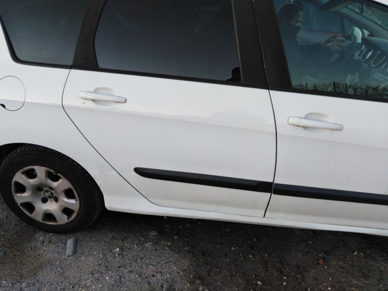 Recambio de puerta trasera derecha para peugeot 308 1.6 hdi fap referencia OEM IAM 9008X1  